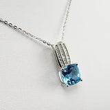 Dije de Topacio Azul y cubic zirconia con cadena 45 cm - Dijes