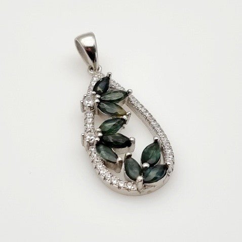 Dije de Zafiro verde y cubic zirconia - Dijes