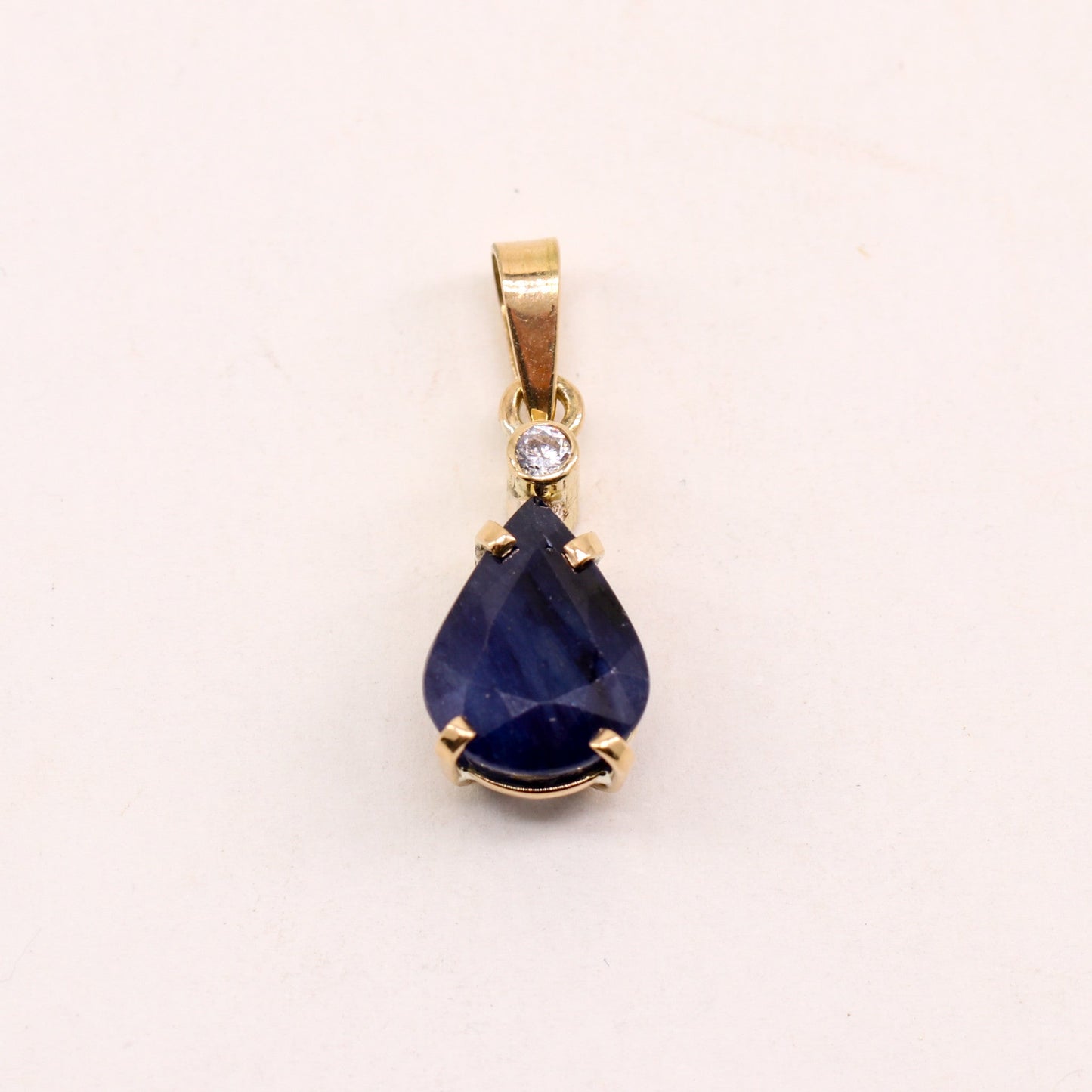 Dije de Zafiro y diamante en oro 18k - Dijes
