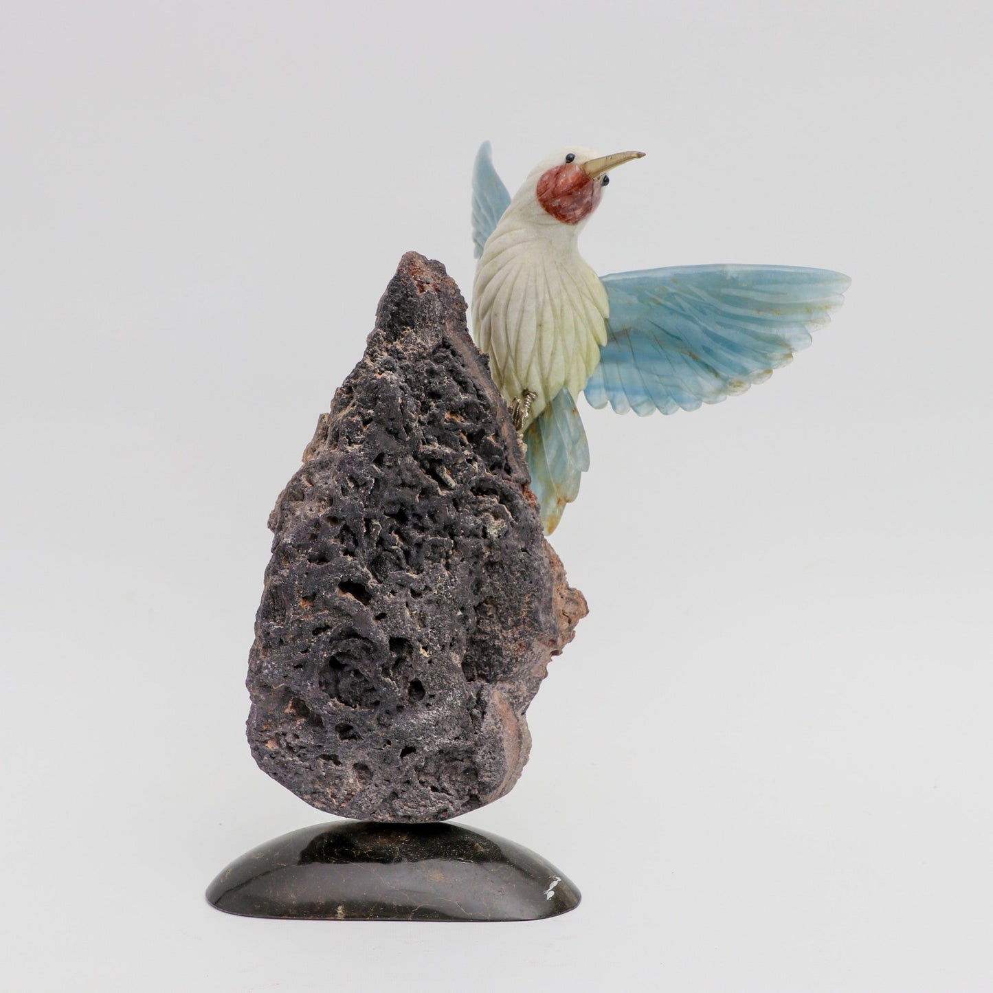 El mensajero de la pureza y el fuego interior - Talla en piedra