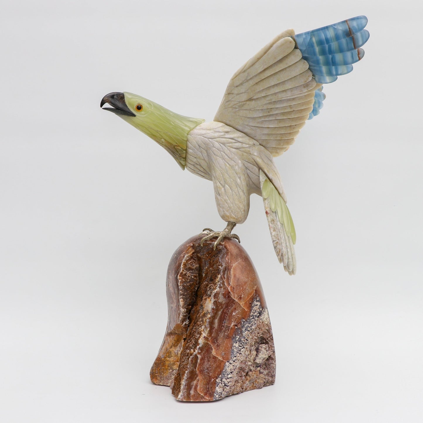 El vuelo soberano - Talla en piedra
