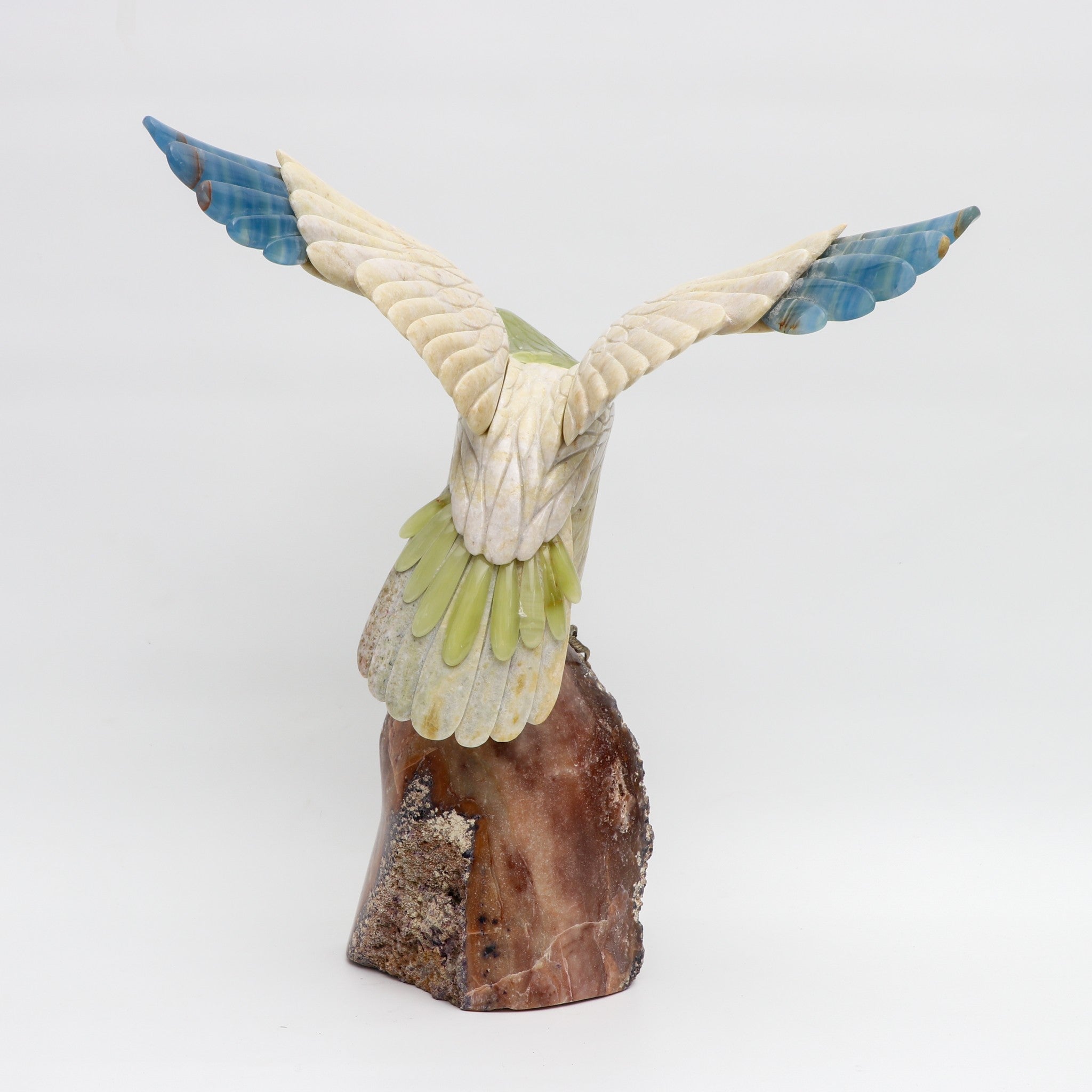 El vuelo soberano - Talla en piedra