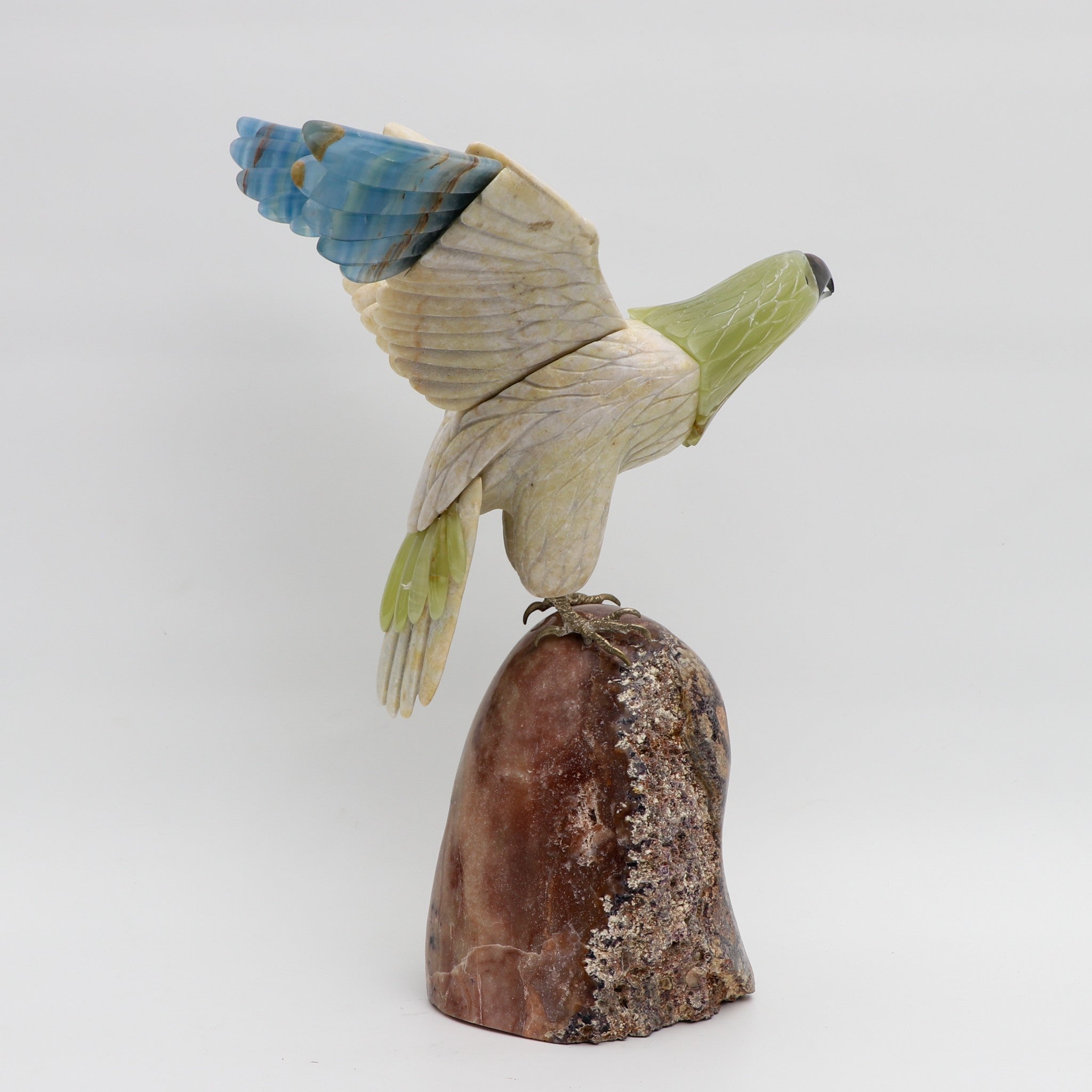 El vuelo soberano - Talla en piedra