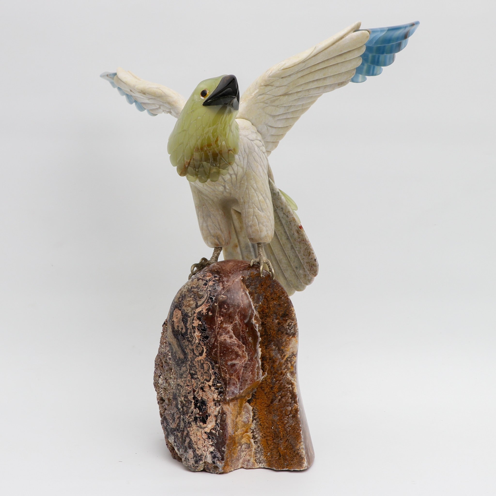 El vuelo soberano - Talla en piedra