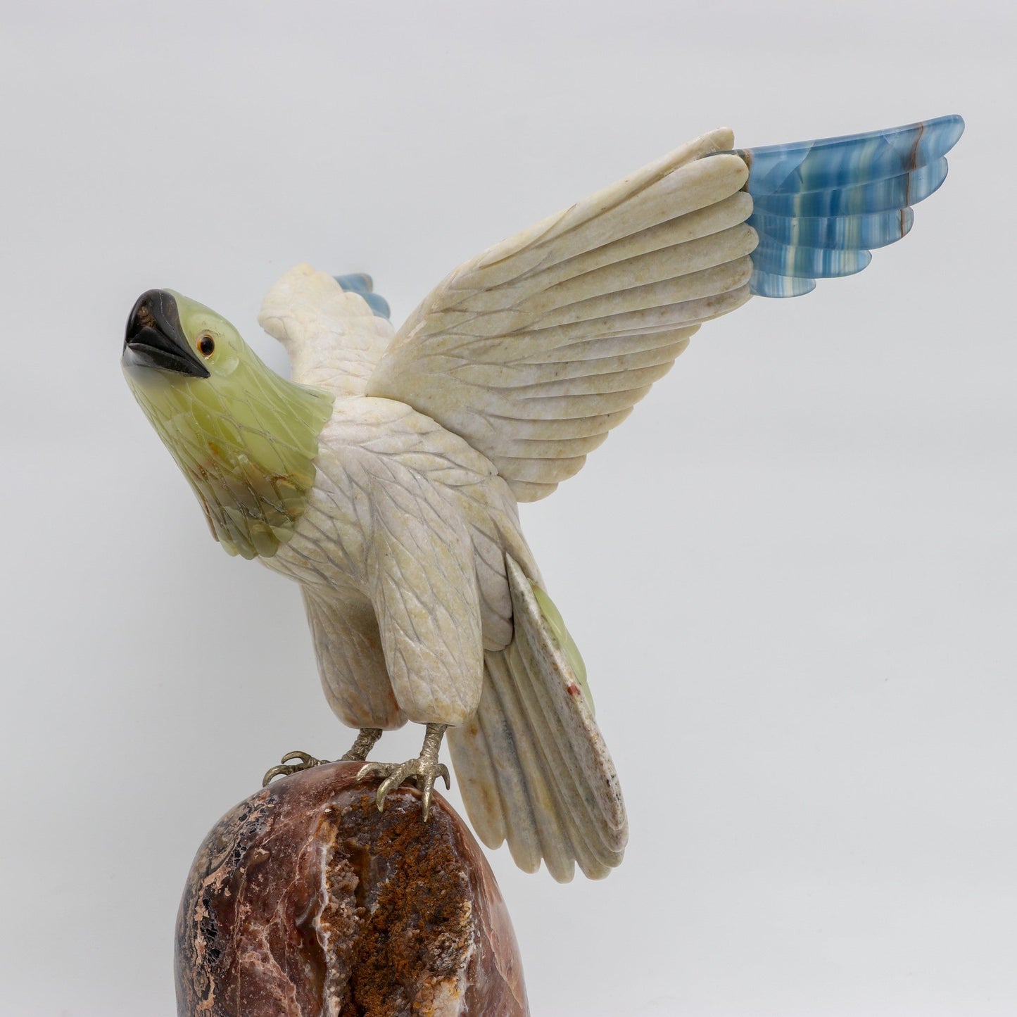 El vuelo soberano - Talla en piedra