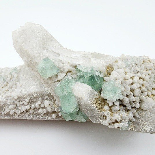 Fluorita Octaédrica sobre punta de Cuarzo - Minerales de colección