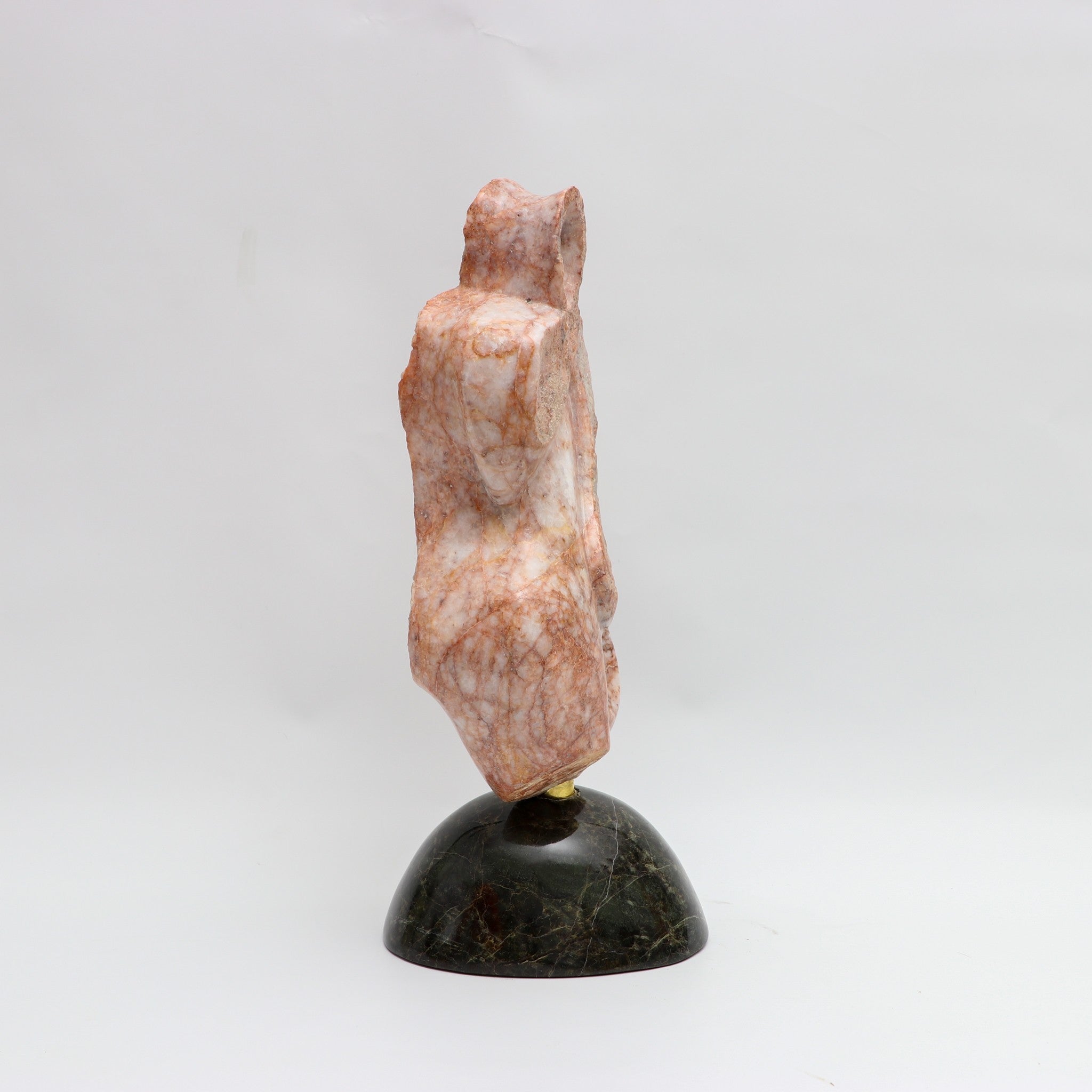 Garota - Talla en piedra