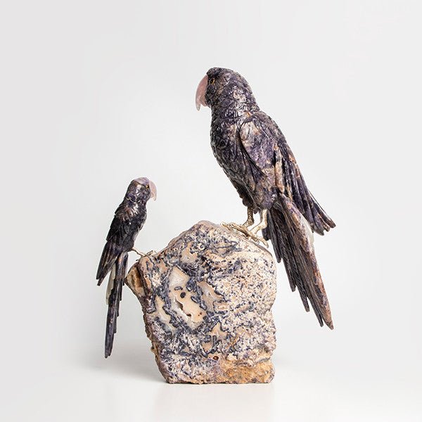 Loros violetas - Talla en piedra