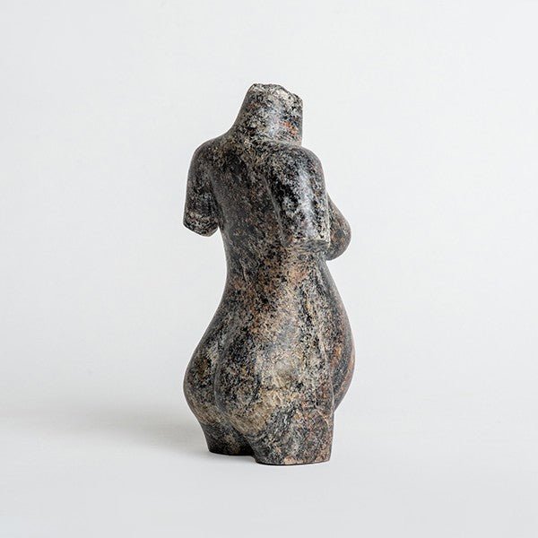 Mujer embarazada - Talla en piedra