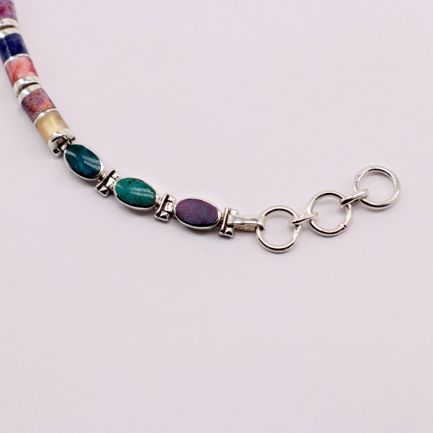 Pulsera de Malaquita y Lapislázuli en Plata 925 con cabujones pulidos de Nácar, Rodonita y Turquesa.
