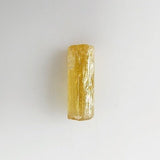 Topacio Imperial en bruto de colección procedente de Brasil con tono marrón caramelo y cristalización rectangular. - Minerales de colección