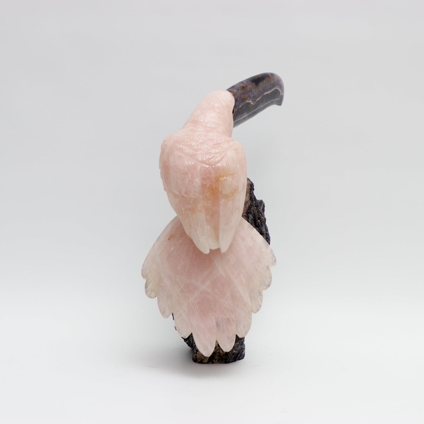 Tucan de Cuarzo rosa y Fluorita - Talla en piedra