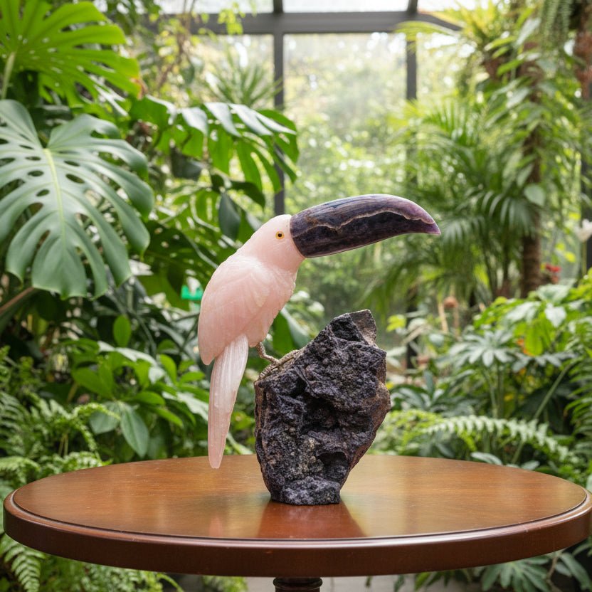 Tucan de Cuarzo rosa y Fluorita - Talla en piedra
